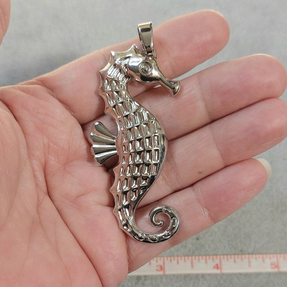 Silver Seahorse Pendant Necklace